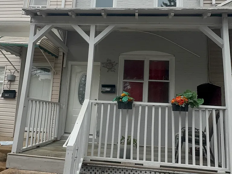 1014 Pear St — Photo 3