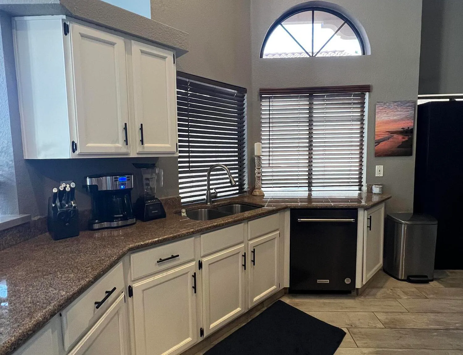3 bed, 2.0 bath, 1422 sqft, $3,600 — Photo 4