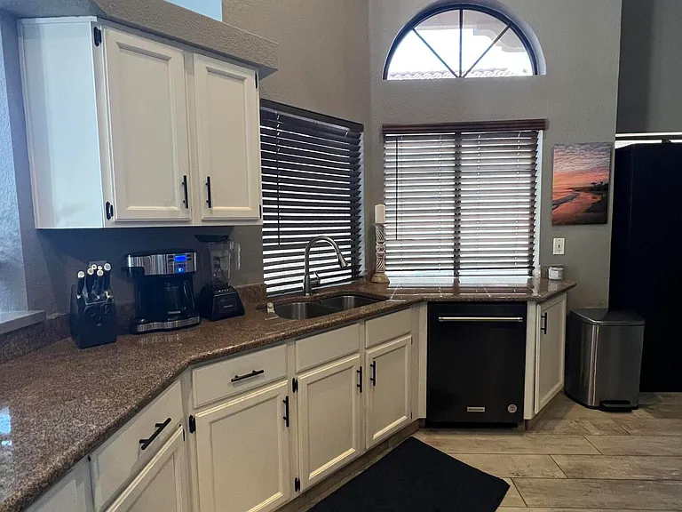 3534 E Verbena Dr — Photo 4
