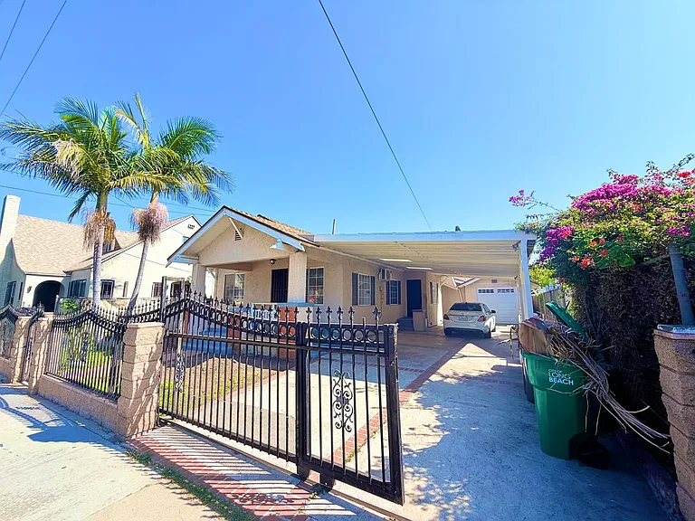 1080 Orange Ave — Photo 1