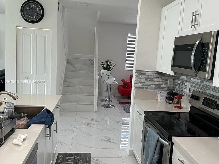 12760 SW 215th Ter — Photo 7