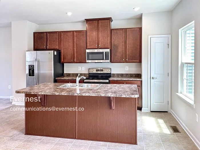 8433 Devries Ln — Photo 5