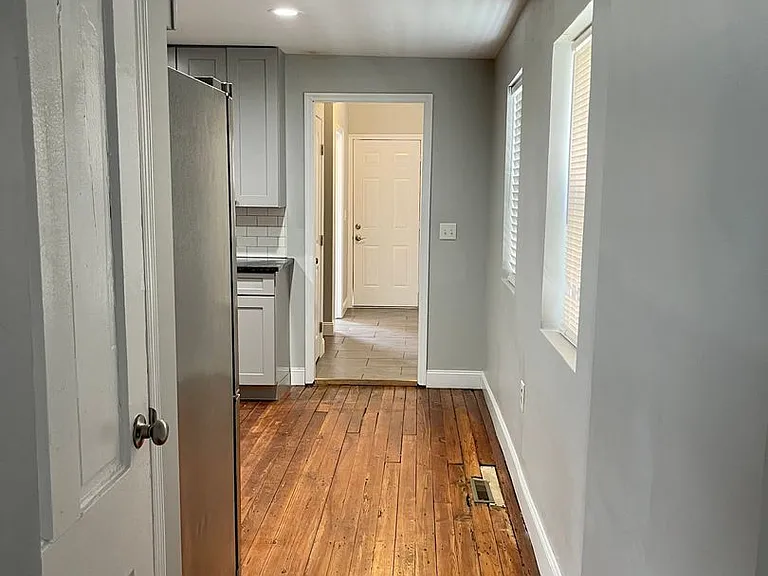 117-119 Innis — Photo 17