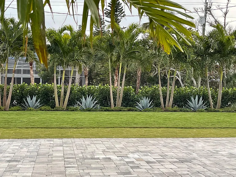 500 Periwinkle Way — Photo 3