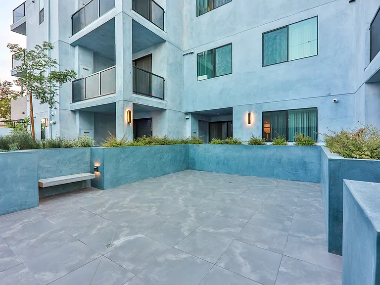 900 N Wilcox Ave #105 — Photo 48