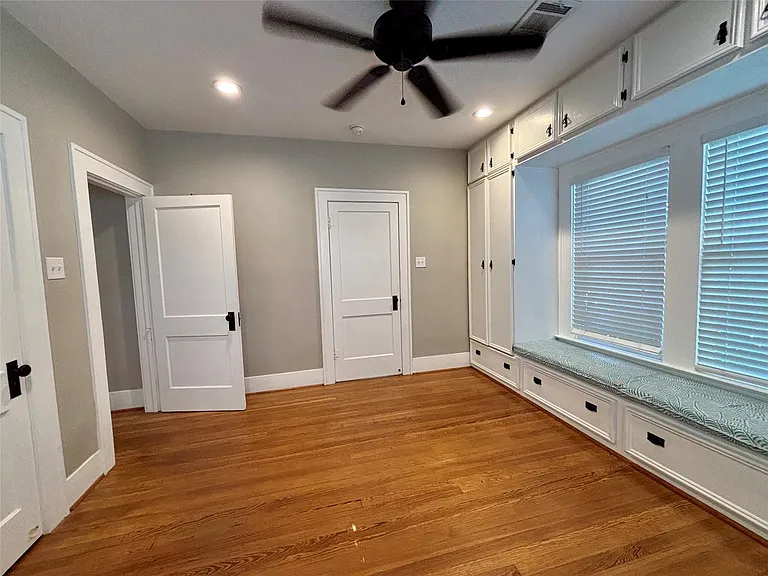 1039 Robbie St — Photo 3