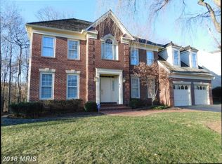 8406 Crosslake Dr, Fairfax Station, VA 22039
