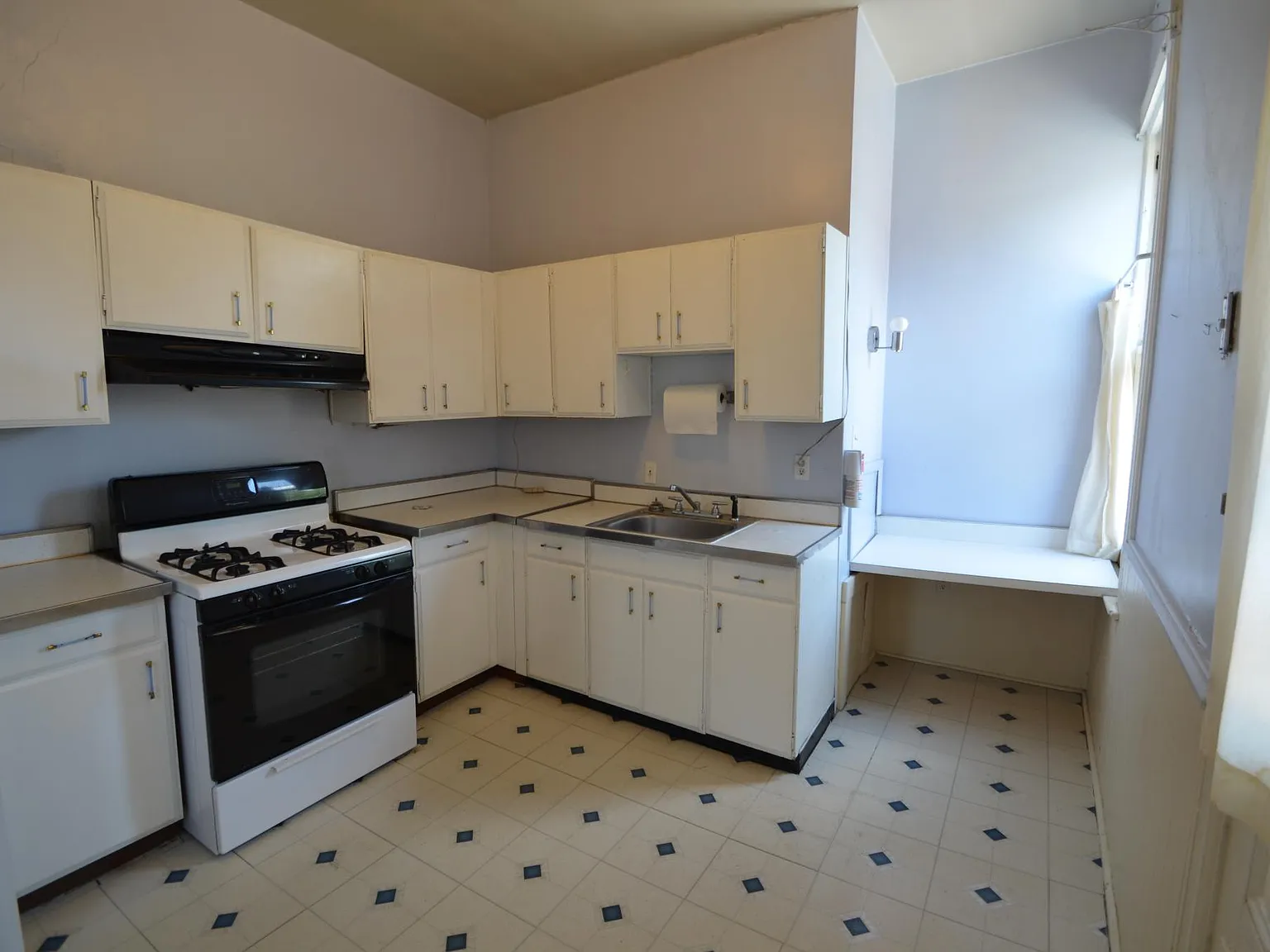 1 bed, 750 sqft, $1,350 — Photo 3