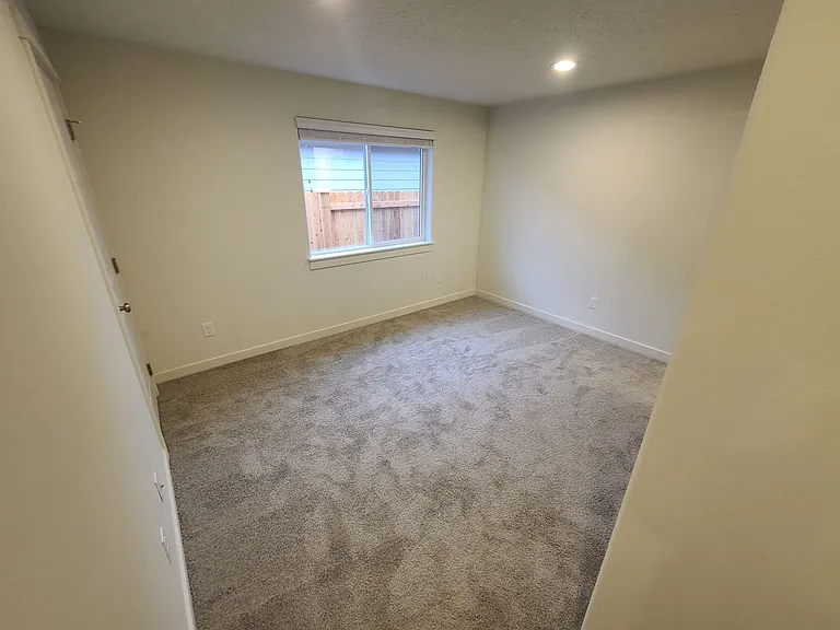 957 NW Upas Ave — Photo 13