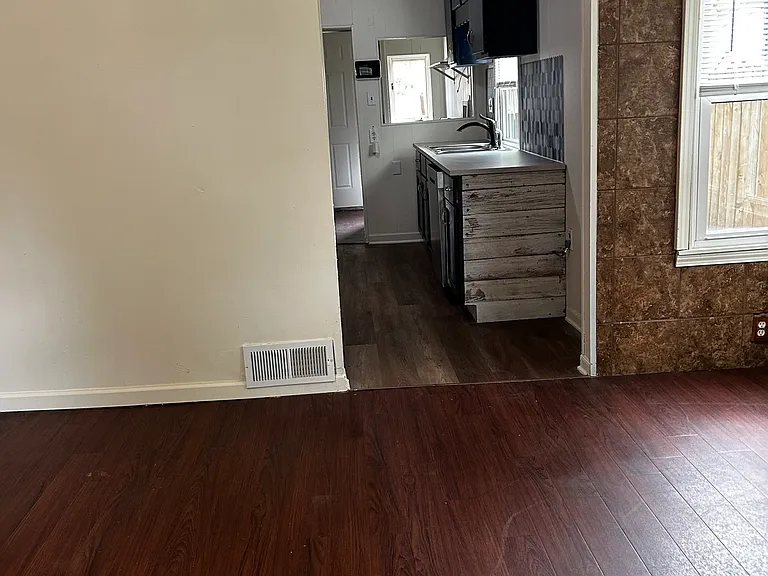 804 NE Oakland Ave — Photo 5