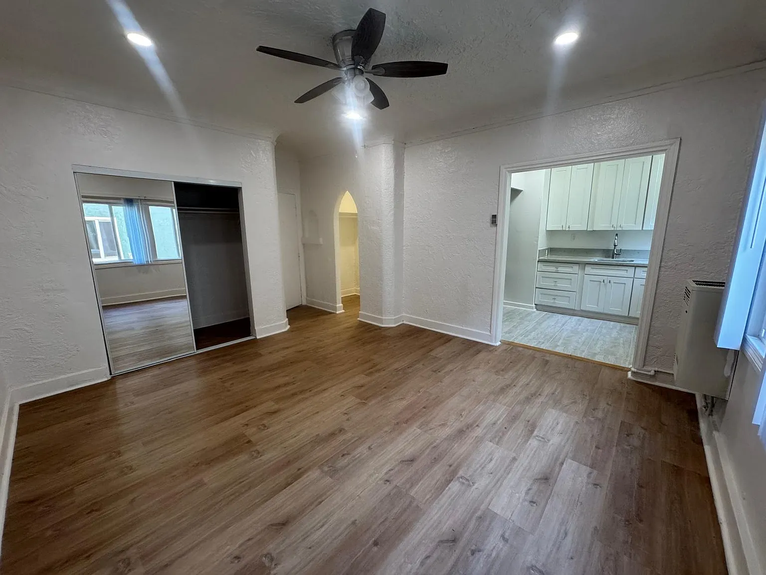 Studio, 400 sqft, $1,500 — Photo 2