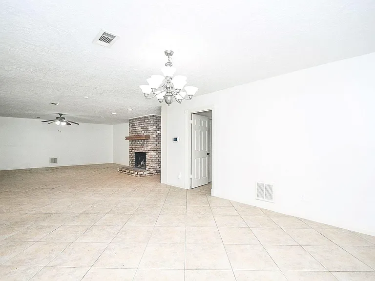 6702 Spring Leaf Dr — Photo 31