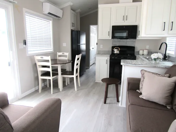 200G Oak Harbor Cp #200-G, Haines City, FL 33844