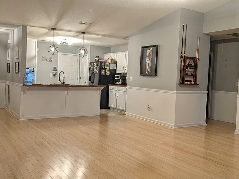 225 Pope Ln — Photo 2