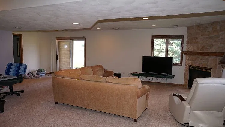 3 bed, 2500 sqft, $2,395 — Photo 3