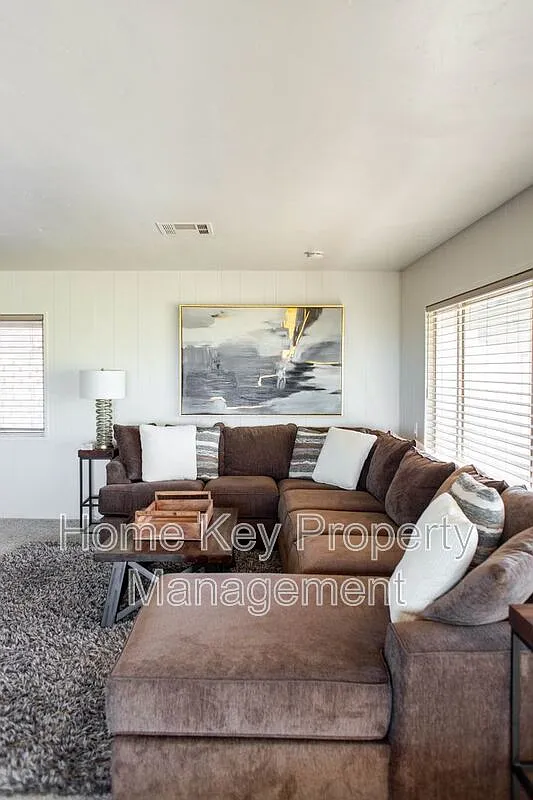 Studio, 1616 sqft, $1,650 — Photo 4
