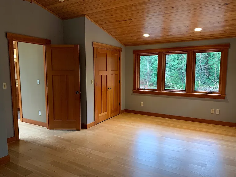 Second upstairs bedroom