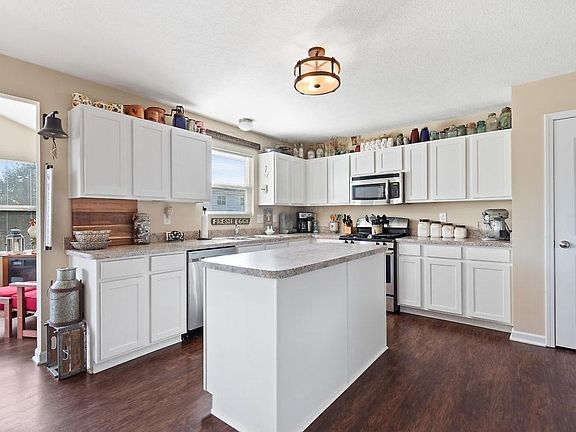 4th image of 113 Halcyon Dr