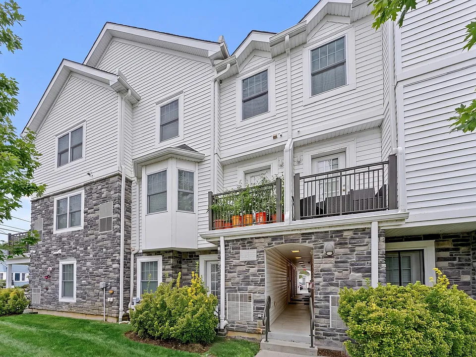 87 Main St #62