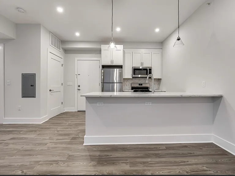 658 Grand St #504 — Photo 7