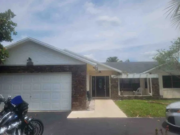 8521 NW 53rd St, Lauderhill, FL 33351