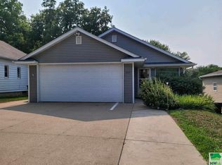 2635 S Cleveland St, Sioux City, IA 51106