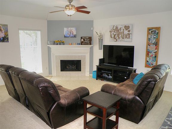 3rd image of 916 Bent Sail Ln