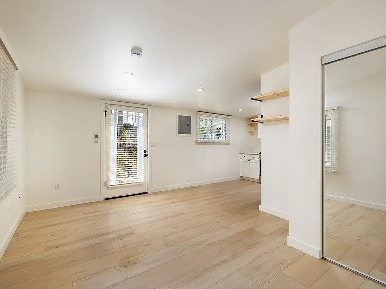 510 Chapala St #4 — Photo 6