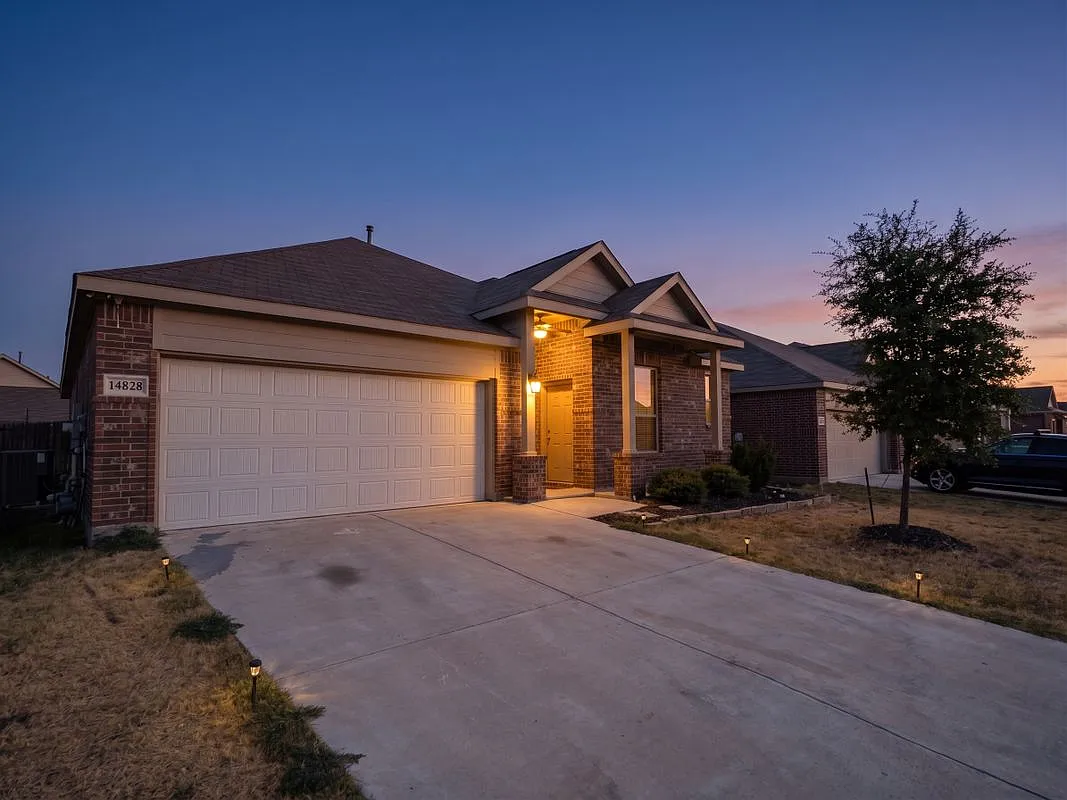4 bed, 2.0 bath, 1996 sqft, $2,150 — Photo 1