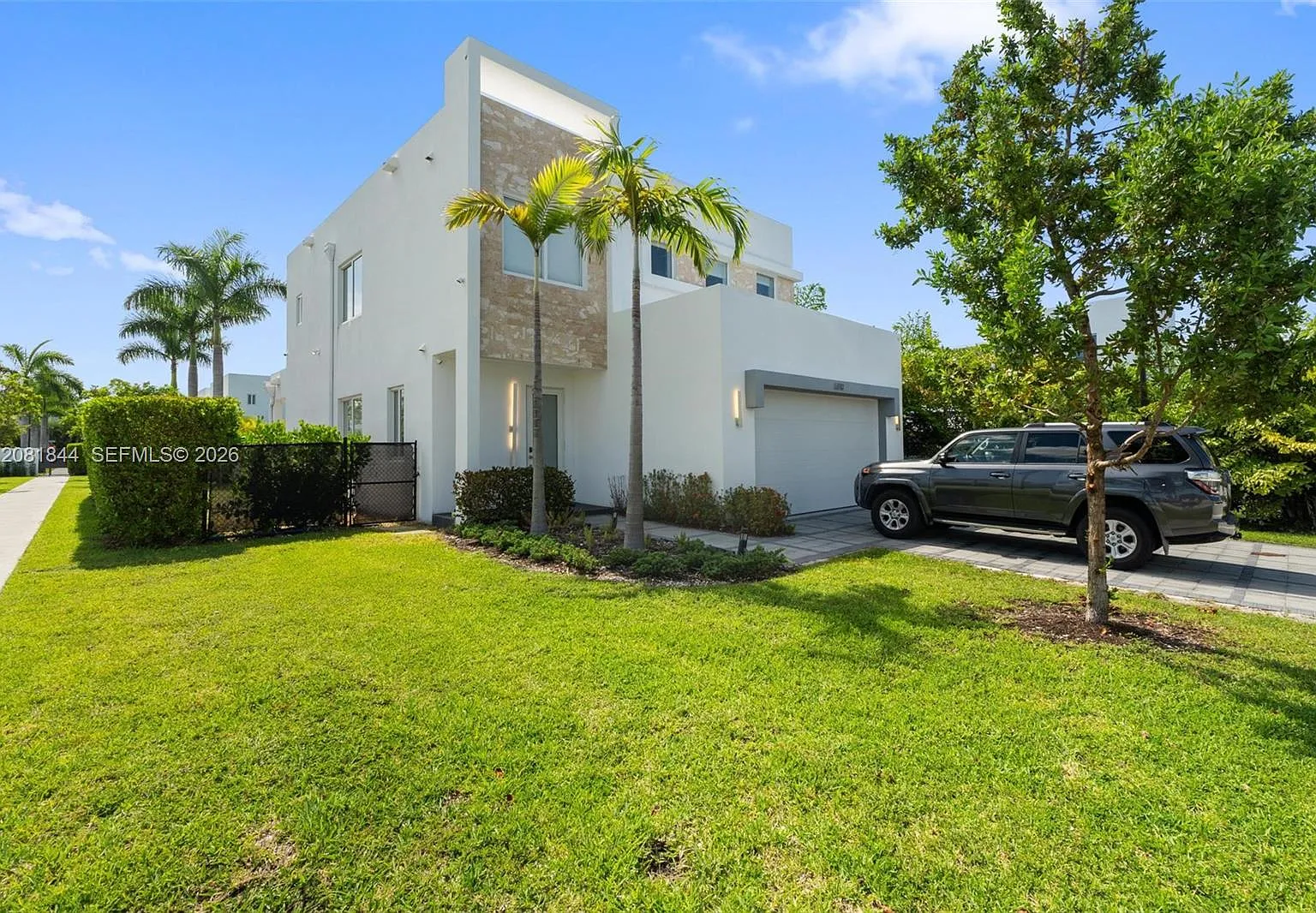 Doral Palms South — Photo 1