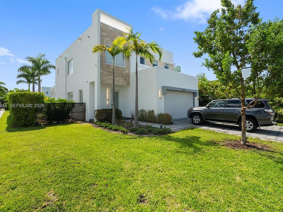 6810 NW 103rd Pl