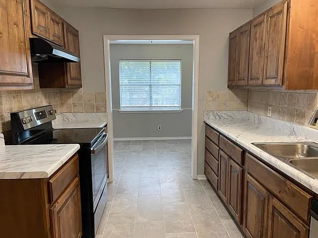 3 bed, 1472 sqft, $1,745 — Photo 3