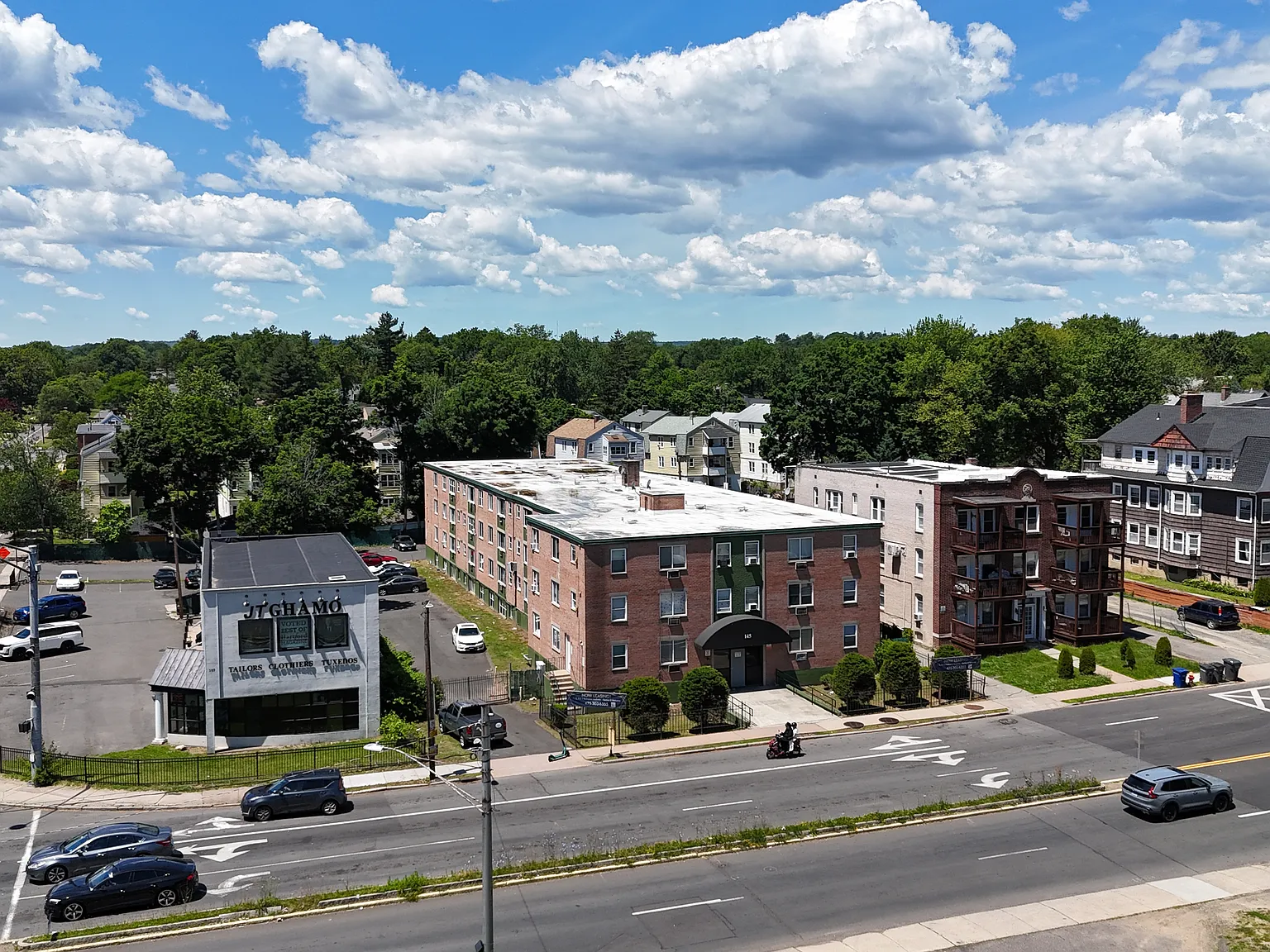 2 bed, 800 sqft, $1,425 — Photo 1