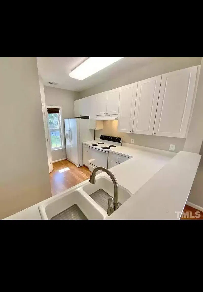 3 bed, 1350 sqft, $2,100 — Photo 2