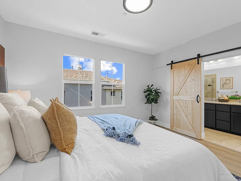 1469 W San Carlos St — Photo 47