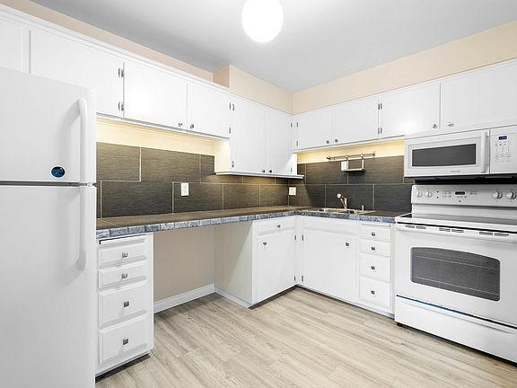 3rd image of 8130 N Willamette Blvd APT 7