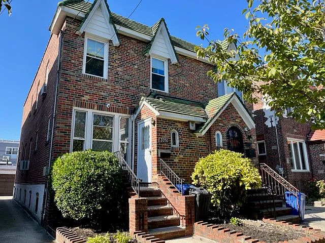 1st image of 2050 E 35th St