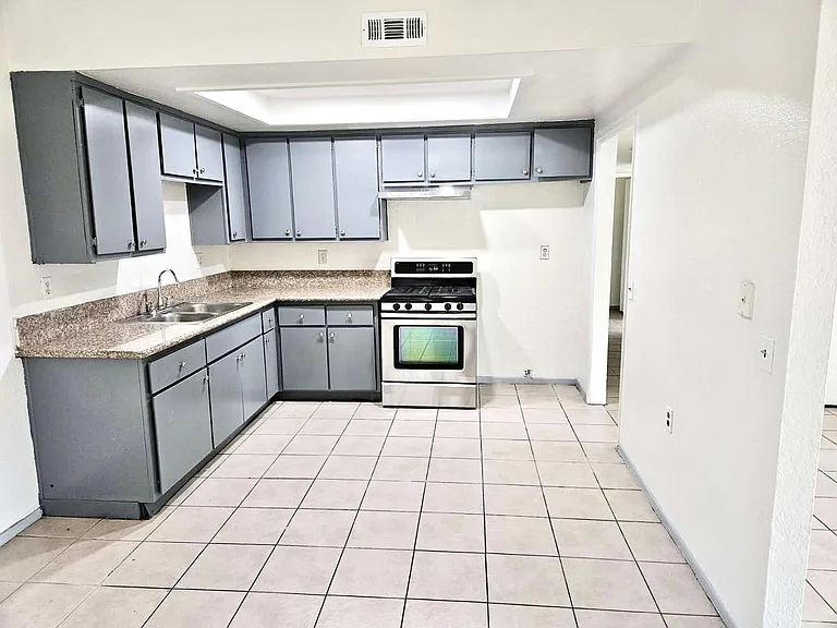 327 W Shamrock Ave #A — Photo 3