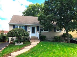 25 Winter St, Iselin, NJ 08830