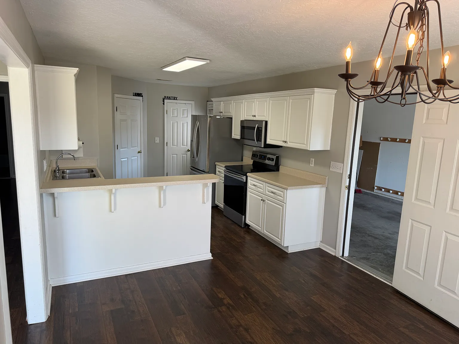 3 bed, 1460 sqft, $2,000 — Photo 3