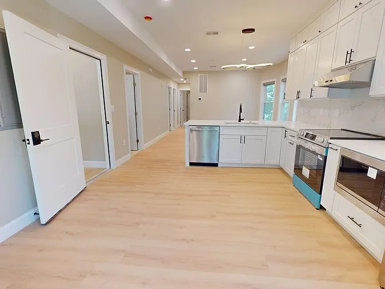 229 Highland Ave #3 — Photo 10