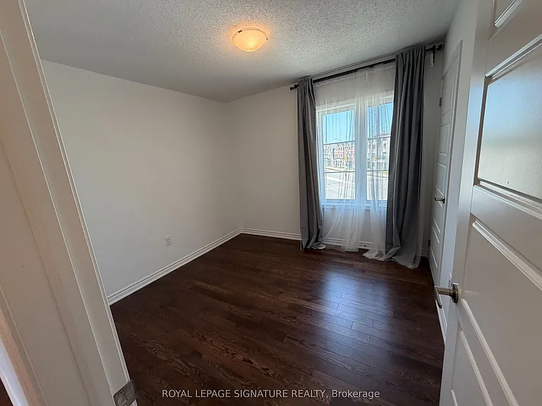 1392 William Halton Pkwy W — Photo 24