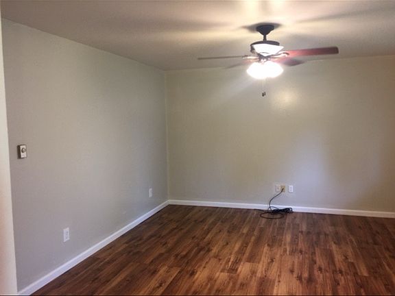 4th image of 2033 Culver Ave
