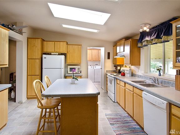 4th image of 4903 Wildflower Ln NE