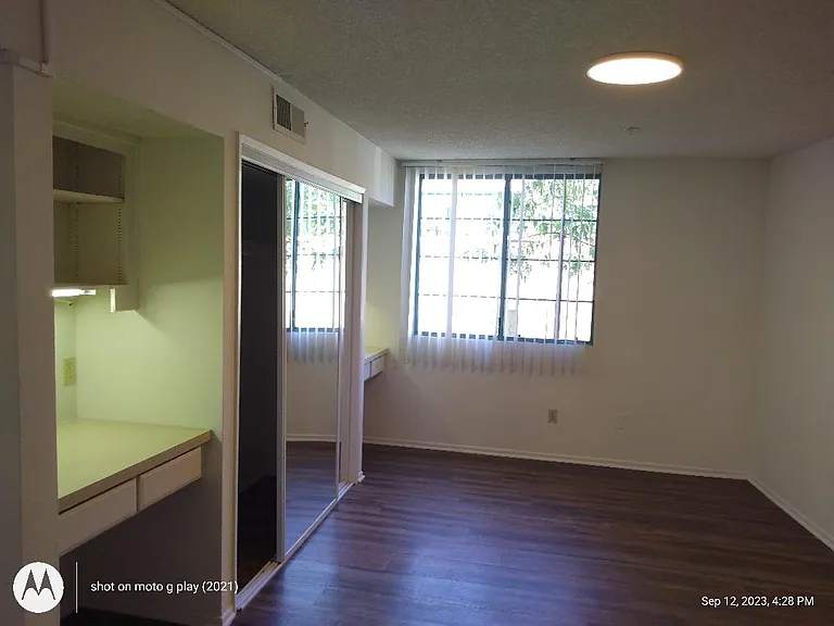 640 Veteran Ave #304 — Photo 19
