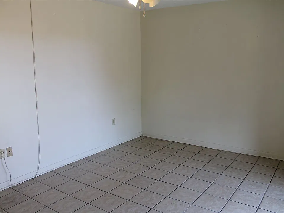 (3) Living Room