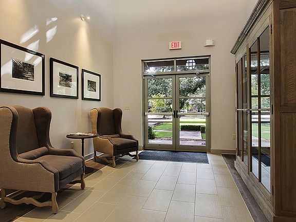 3rd image of 10 Saint Ann Dr