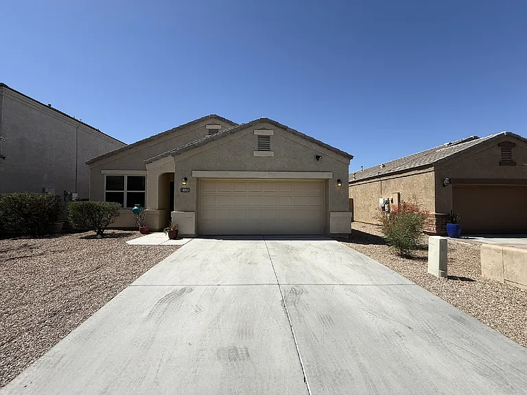 30187 W Avalon Dr — Photo 1