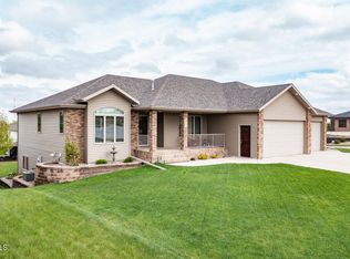 4601 Granite Dr, Bismarck, ND 58503