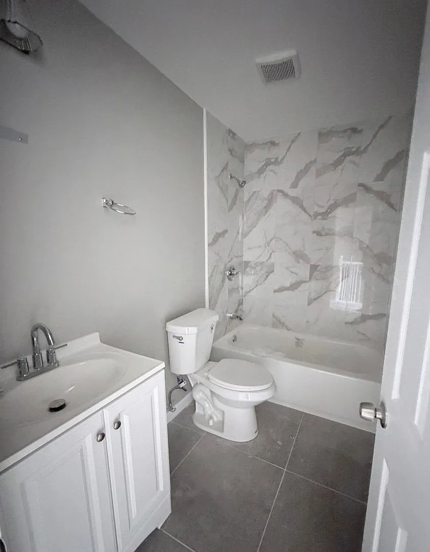 Renovated Townhouse Minutes from I-285 & I-20! — Photo 4